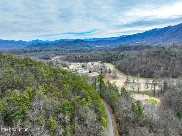 $289,000 | 651 Hawk View Drive, Townsend, TN 37882