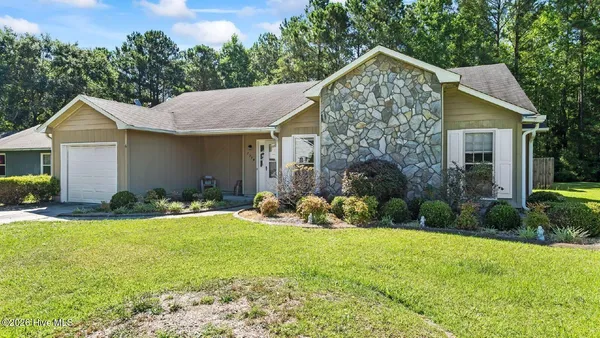 $1,650 | 2014 Hunters Ridge Drive, Midway Park, NC 28544