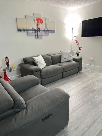 $2,300 | 2055 Southwest 122nd Avenue, Unit 425, Miami, FL 33175
