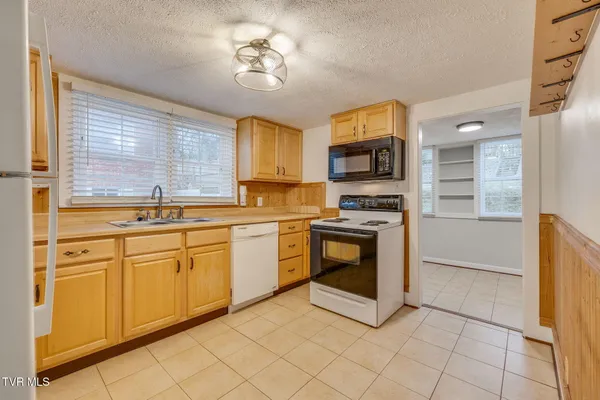 $239,000 | 433 West Poplar Street, Johnson City, TN 37604