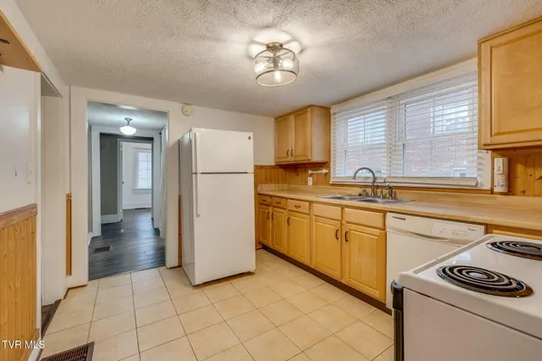 $239,000 | 433 West Poplar Street, Johnson City, TN 37604