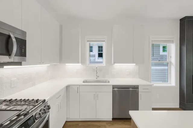 $3,995 | 5337 Drew Avenue South, Unit 3, Minneapolis, MN 55410