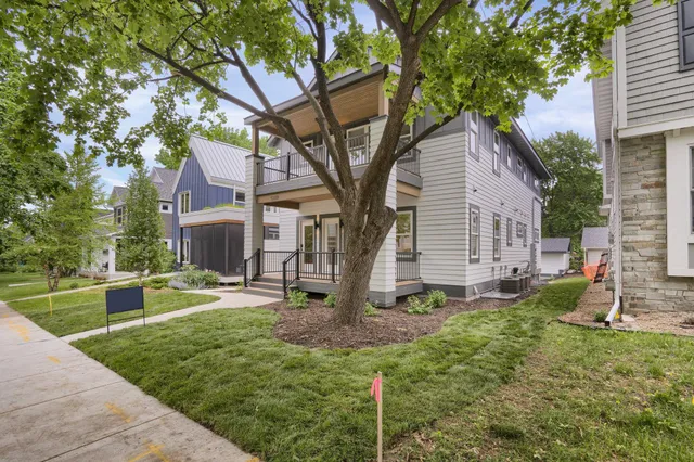 $3,995 | 5337 Drew Avenue South, Unit 3, Minneapolis, MN 55410