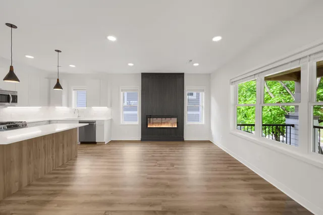 $3,995 | 5337 Drew Avenue South, Unit 3, Minneapolis, MN 55410