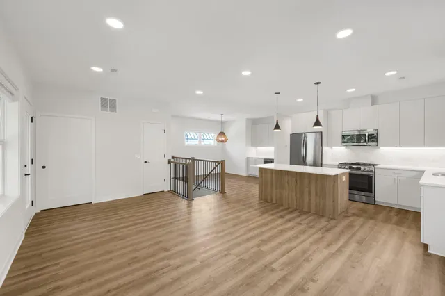 $3,995 | 5337 Drew Avenue South, Unit 3, Minneapolis, MN 55410