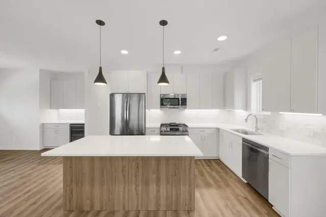 $3,995 | 5337 Drew Avenue South, Unit 3, Minneapolis, MN 55410