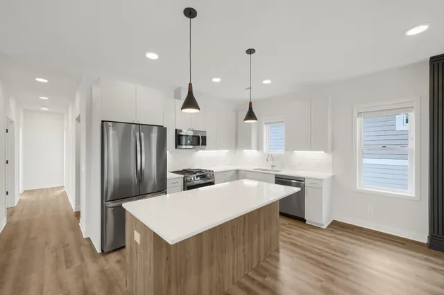 $3,995 | 5337 Drew Avenue South, Unit 3, Minneapolis, MN 55410