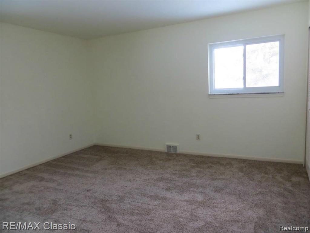 177 Cedarwald Drive Rochester, MI 48306 - Photo 12 of 19 4 First Floor Bedrooms - New Carpet Throughout