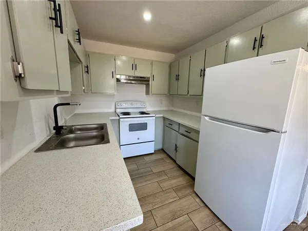 $700 | 120 East Schunior Street, Unit 7, Edinburg, TX 78541