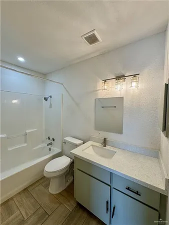 $700 | 120 East Schunior Street, Unit 7, Edinburg, TX 78541