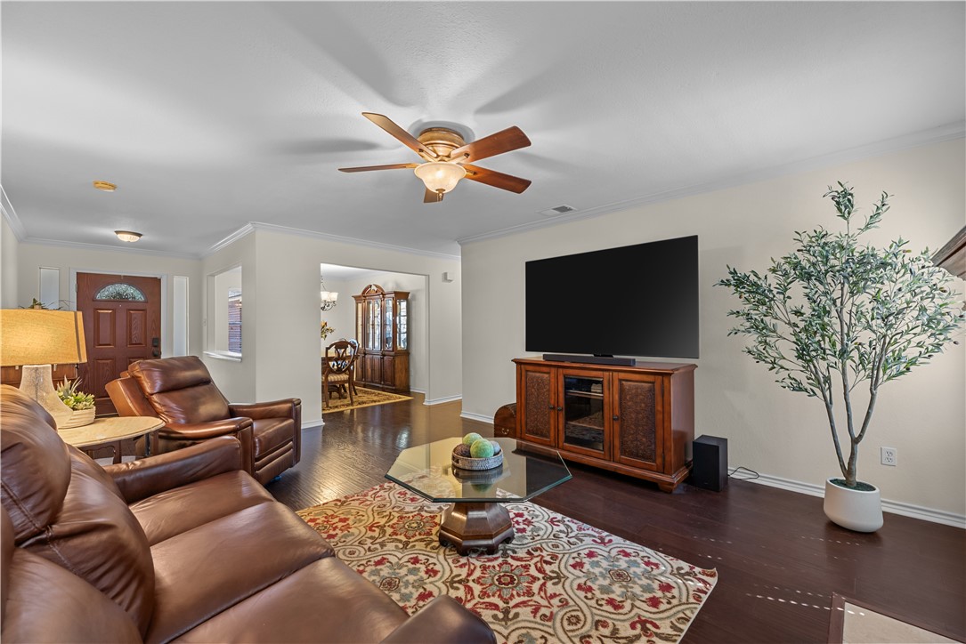 5117 Lethaby Drive Corpus Christi, TX 78413 - Photo 5 of 31 a living room with furniture and a flat screen tv