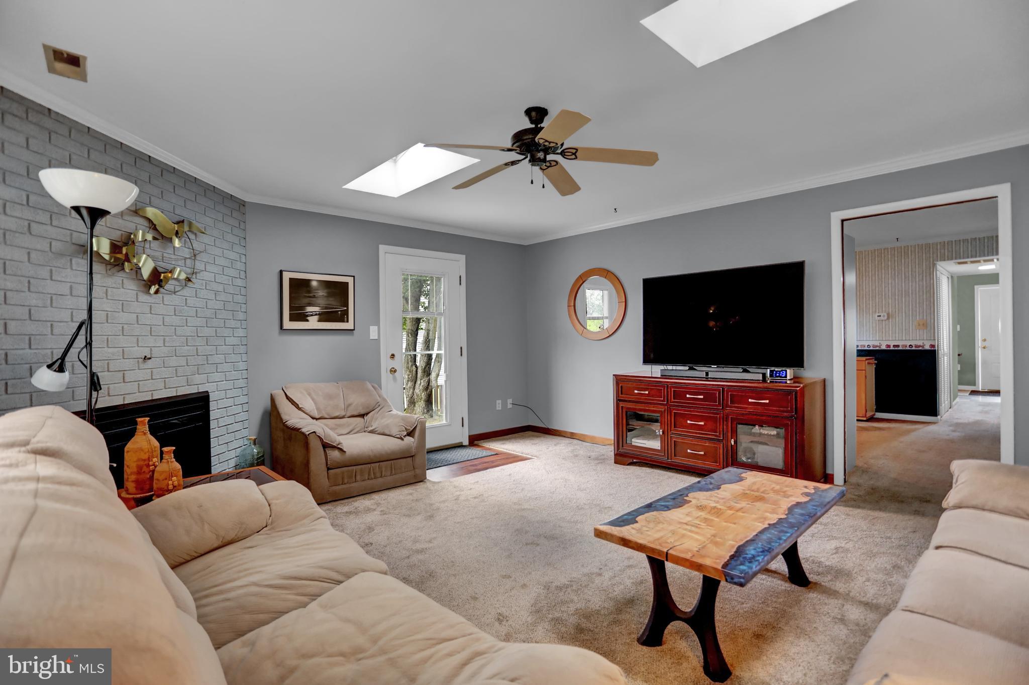 237 Haverhill Road Joppa, MD 21085 - Photo 17 of 34 Family Room with Skylights