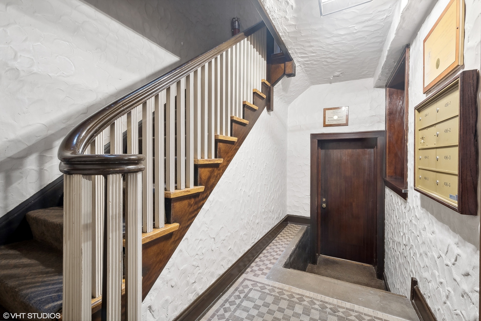 498 Sheridan Road, Unit G Evanston, IL 60202 - Photo 12 of 13 a view of entryway