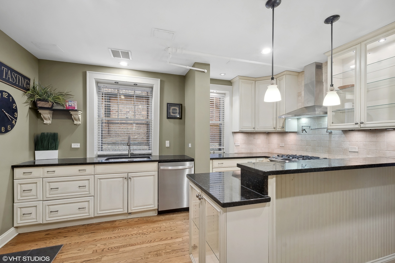 498 Sheridan Road, Unit G Evanston, IL 60202 - Photo 2 of 13 a kitchen with stainless steel appliances granite countertop a sink a stove and a wooden floors