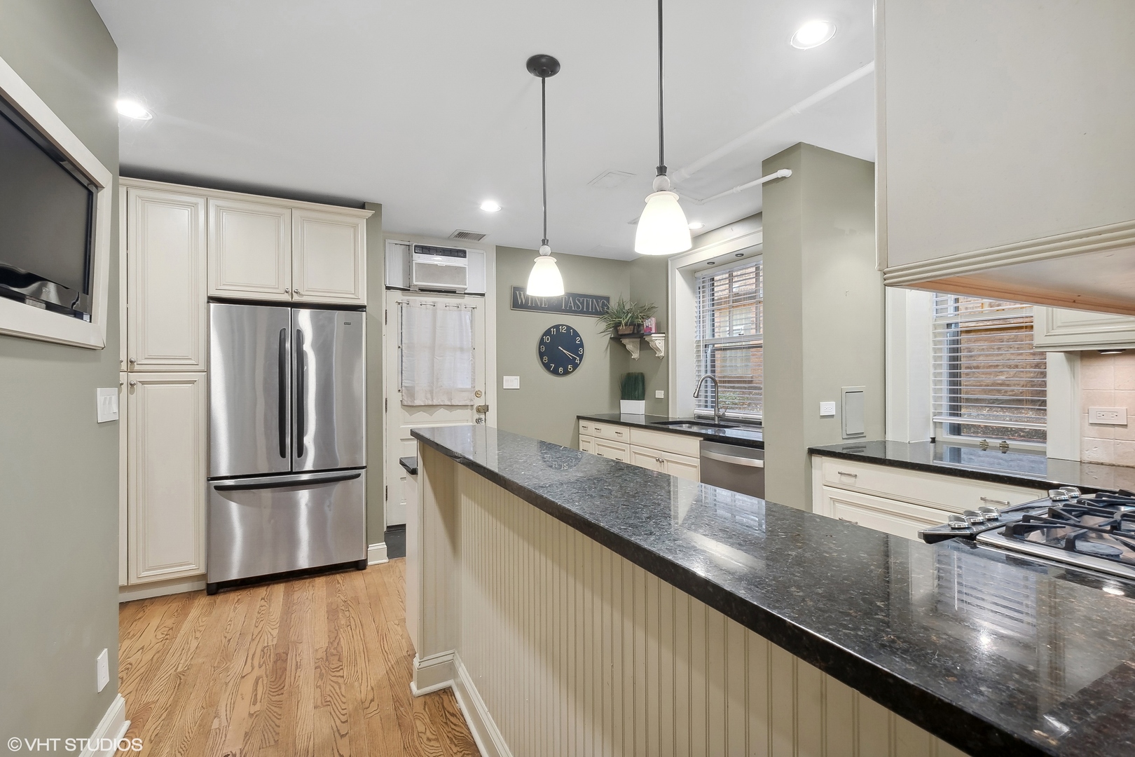 498 Sheridan Road, Unit G Evanston, IL 60202 - Photo 4 of 13 a kitchen with stainless steel appliances granite countertop a refrigerator a sink and a stove