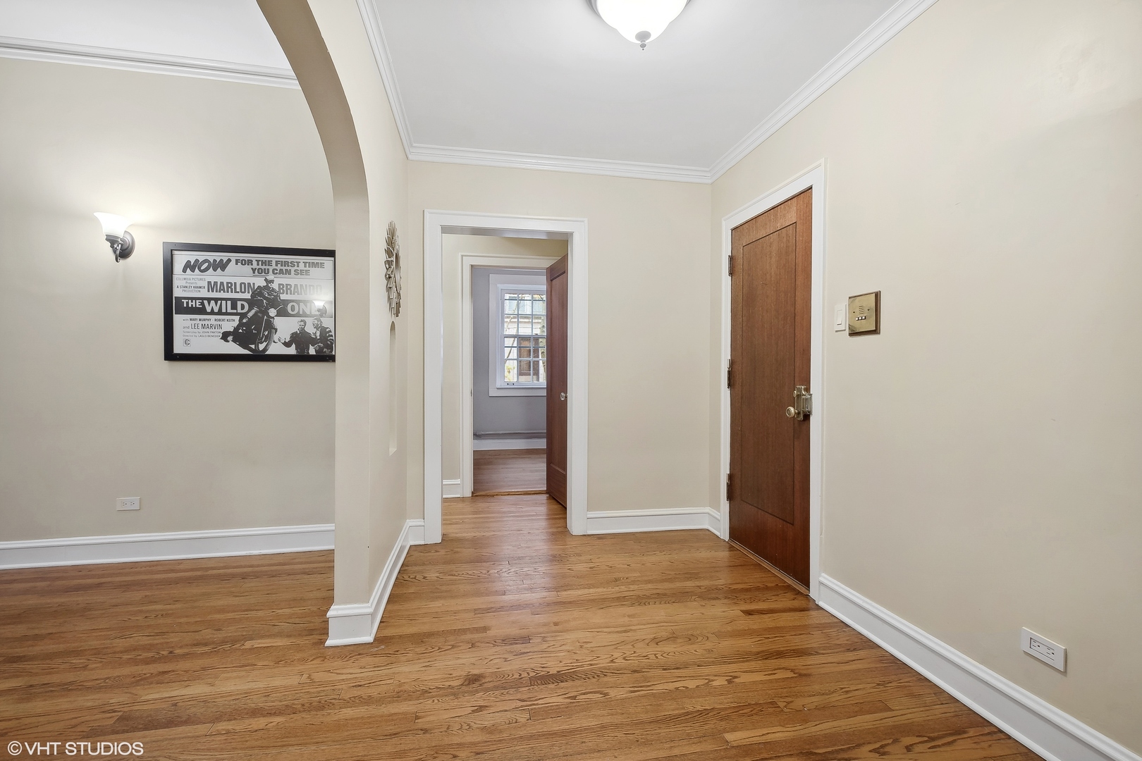 498 Sheridan Road, Unit G Evanston, IL 60202 - Photo 6 of 13 a view of an empty room with wooden floor