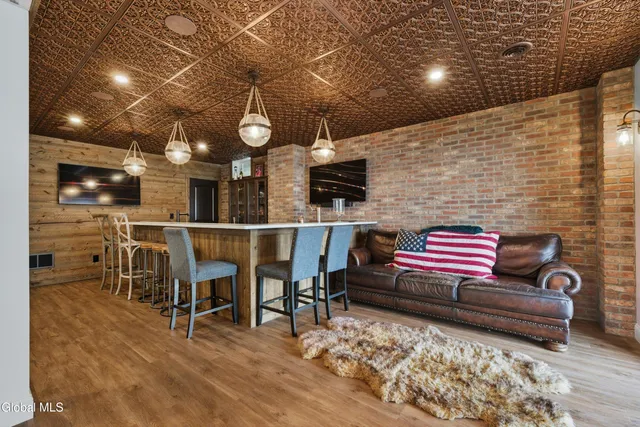 $2,250,000 | 1 Garside Rd Extension, Saratoga Springs, NY 12866