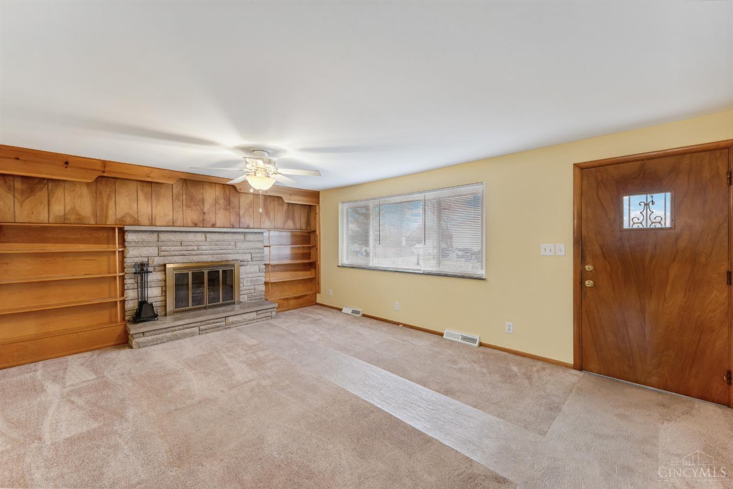 8318 Hendrickson Road Middletown, OH 45044 - Photo 3 of 41