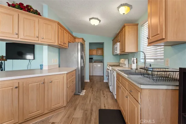 $340,000 | 5815 East La Palma Avenue, Unit 302, Anaheim, CA 92807