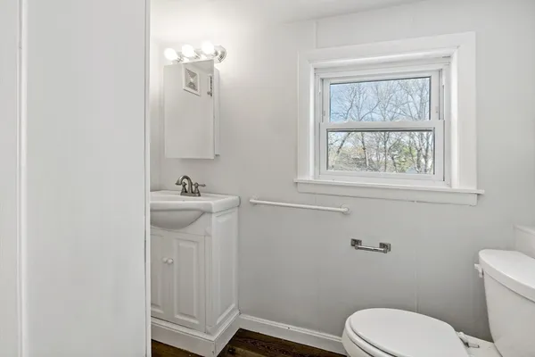 $1,800 | 63 West Carpenter Street, Unit 2R, Attleboro, MA 02703