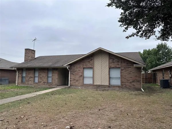 $2,400 | 2005 Glencrest Lane, Garland, TX 75040
