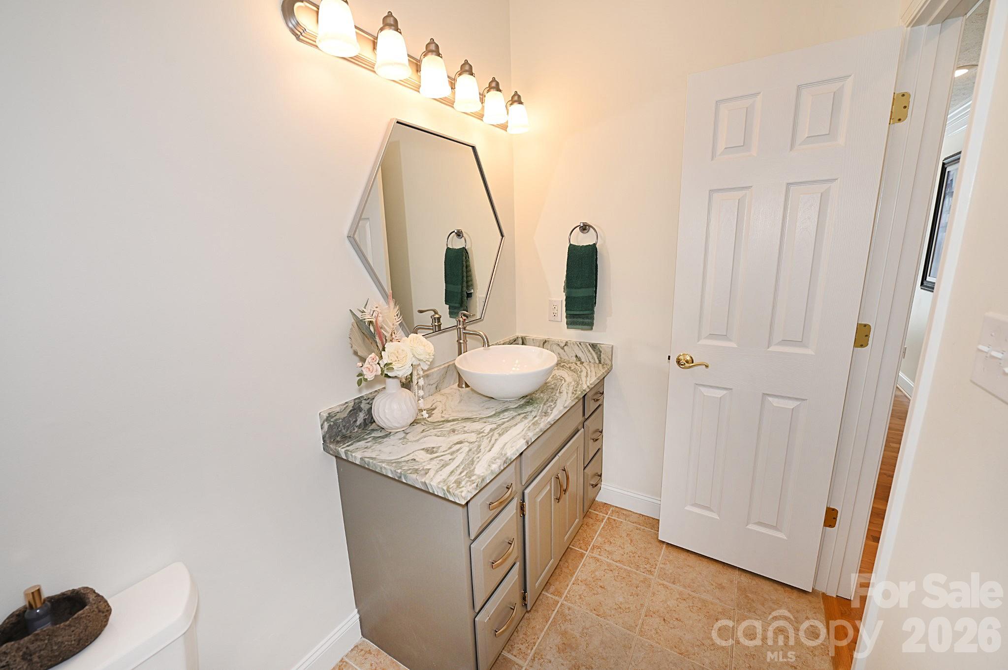 406 5th Avenue Northeast Conover, NC 28613 - Photo 29 of 46