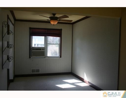 18 Wilshire Road Edison, NJ 08817 - Photo 4 of 10 a view of entryway