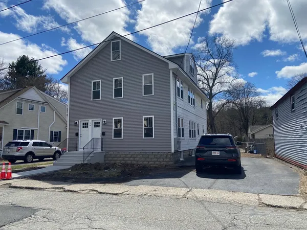 $2,800 | 16 Taft Street, Unit 2, Uxbridge, MA 01569