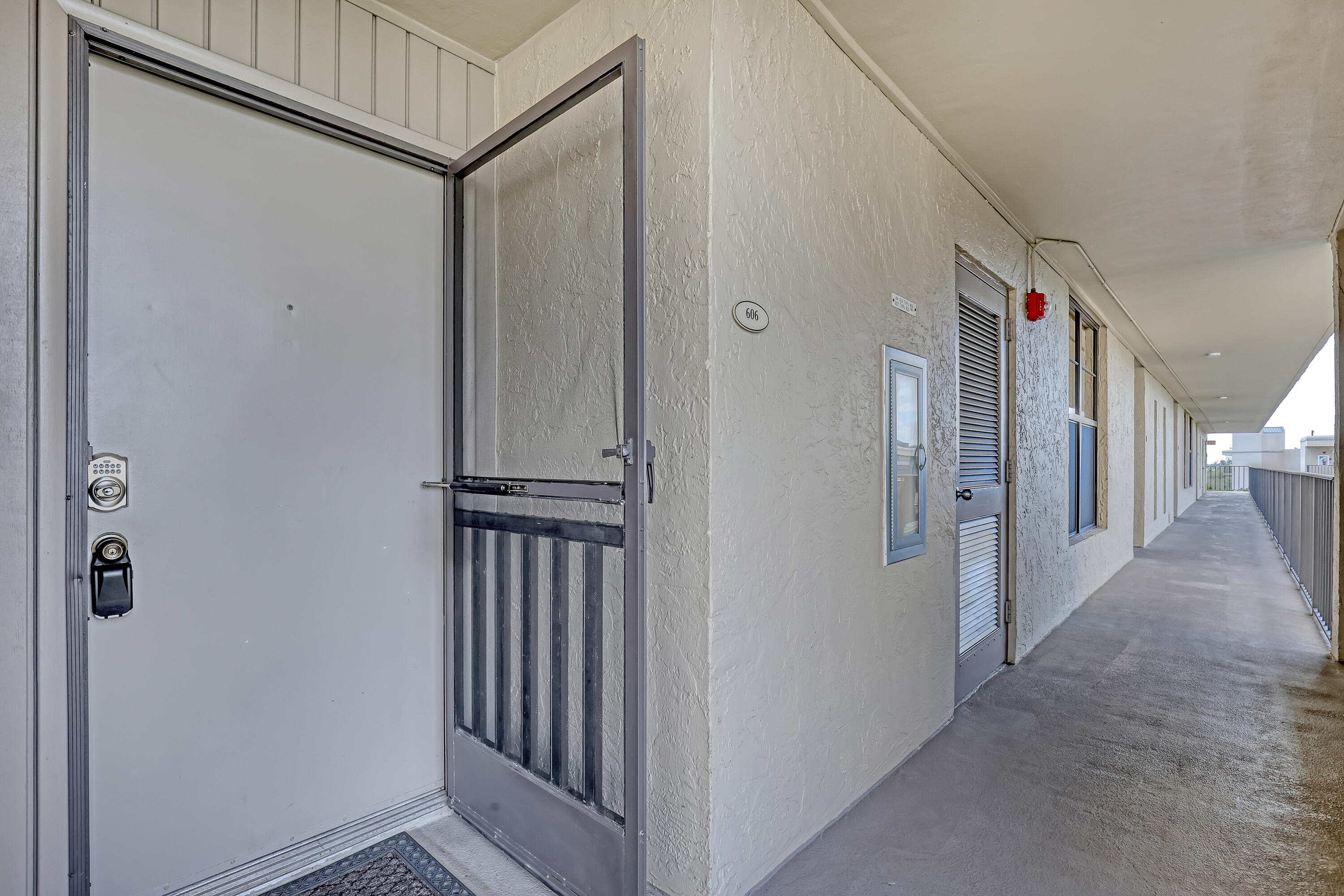 18 Royal Palm Way, Unit 6060 Boca Raton, FL 33432 - Photo 3 of 42 18 Royal Palm Way #606 (4)