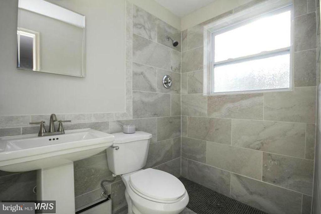 1523 Long Point Road Pasadena, MD 21122 - Photo 14 of 25 Bath (Master)