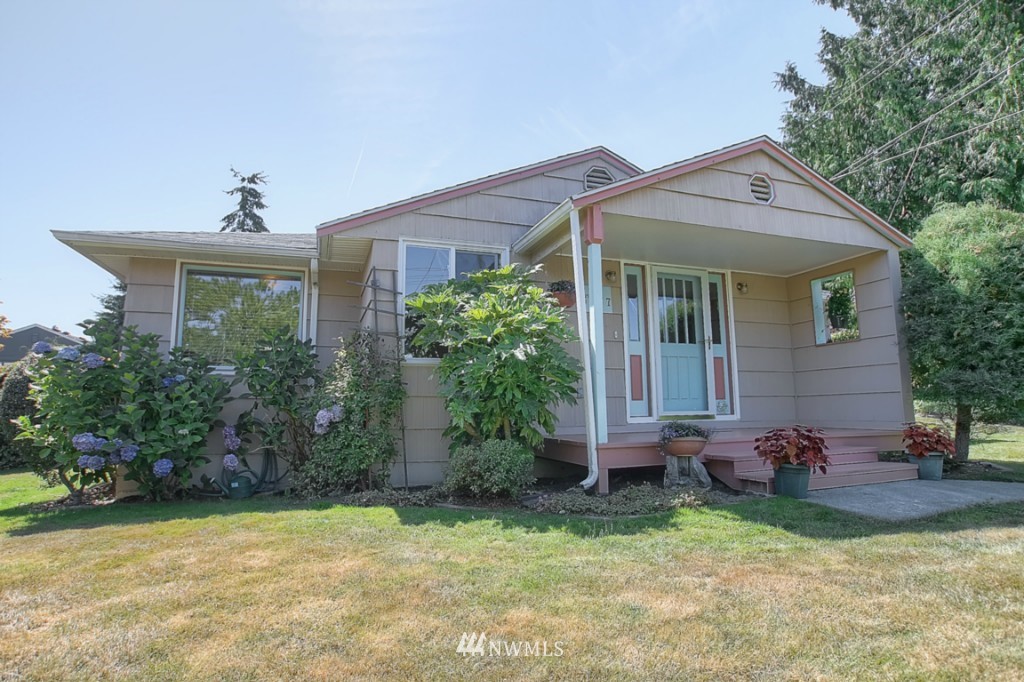 5057 Southwest Stevens Street Seattle, WA 98116 - Photo 1 of 15 Gallery Image 1