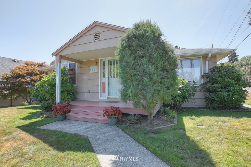 5057 Southwest Stevens Street Seattle, WA 98116 - Photo 2 of 15 Gallery Image 2