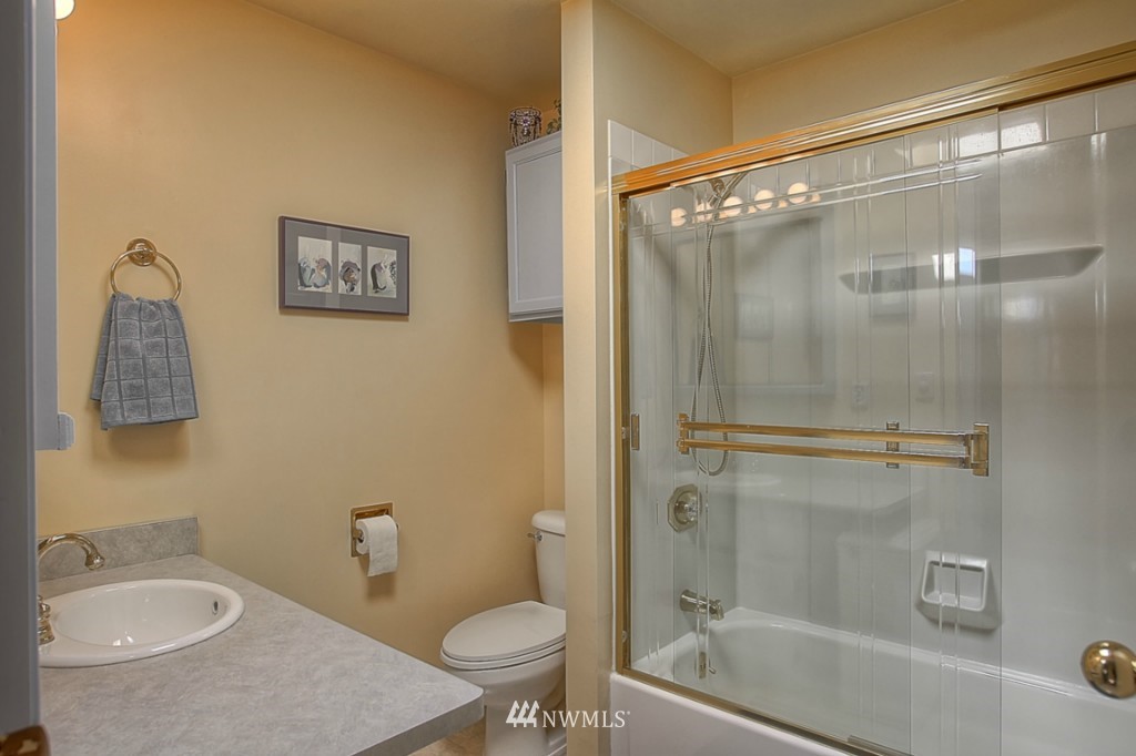 5057 Southwest Stevens Street Seattle, WA 98116 - Photo 11 of 15 Gallery Image 11