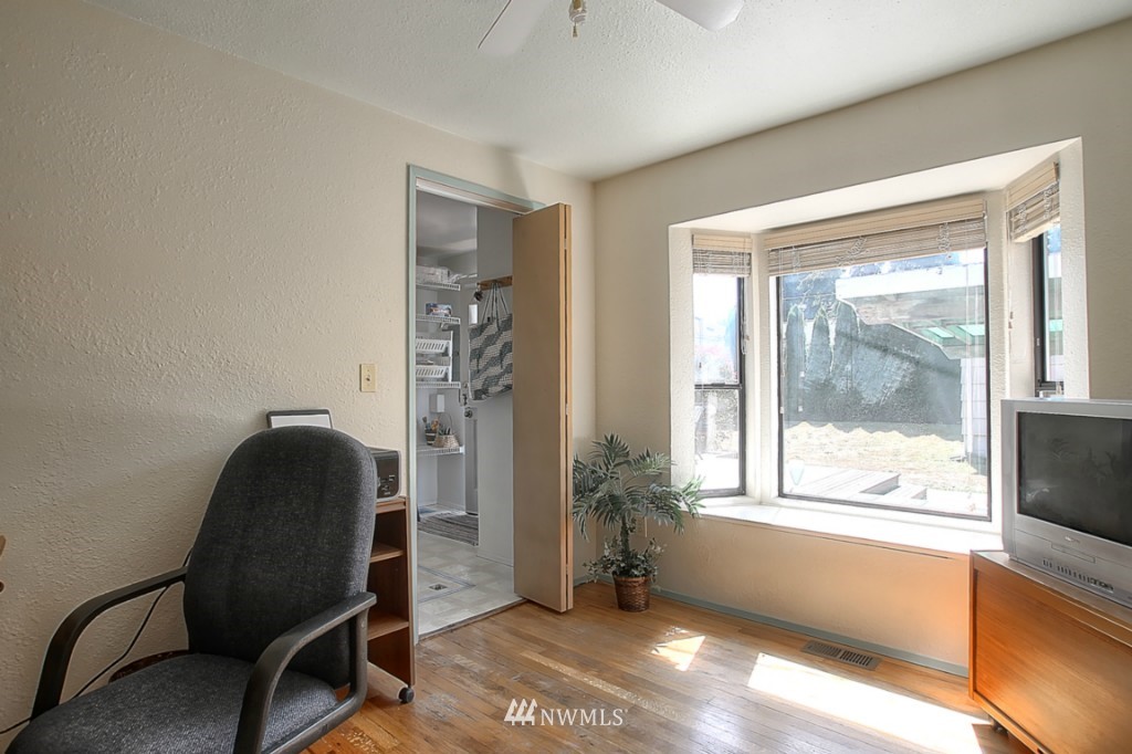 5057 Southwest Stevens Street Seattle, WA 98116 - Photo 14 of 15 Gallery Image 14