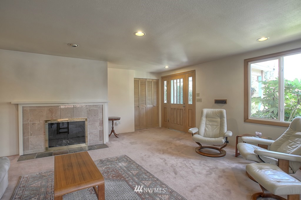 5057 Southwest Stevens Street Seattle, WA 98116 - Photo 4 of 15 Gallery Image 4