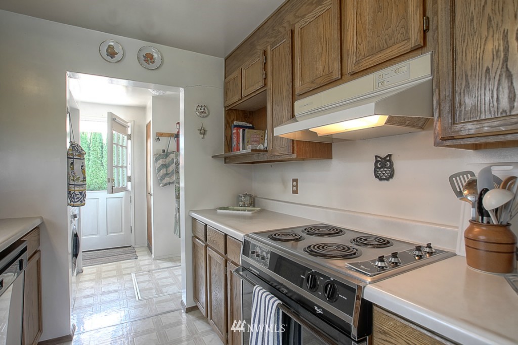 5057 Southwest Stevens Street Seattle, WA 98116 - Photo 8 of 15 Gallery Image 8