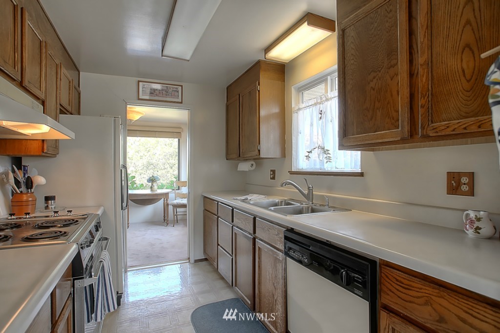 5057 Southwest Stevens Street Seattle, WA 98116 - Photo 9 of 15 Gallery Image 9