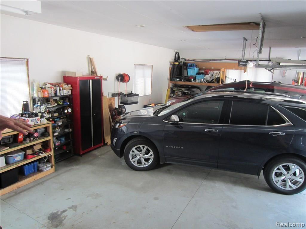9915 Farmington Road Livonia, MI 48150 - Photo 22 of 46 garage 1.JPG