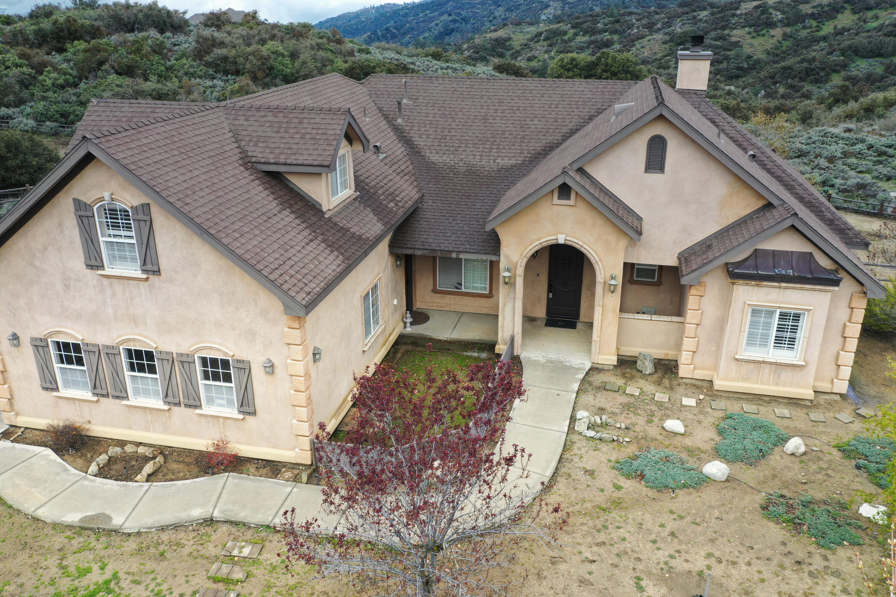 24281 Jacaranda Drive Tehachapi, CA 93561 - Photo 3 of 54 a front view of a house with a yard
