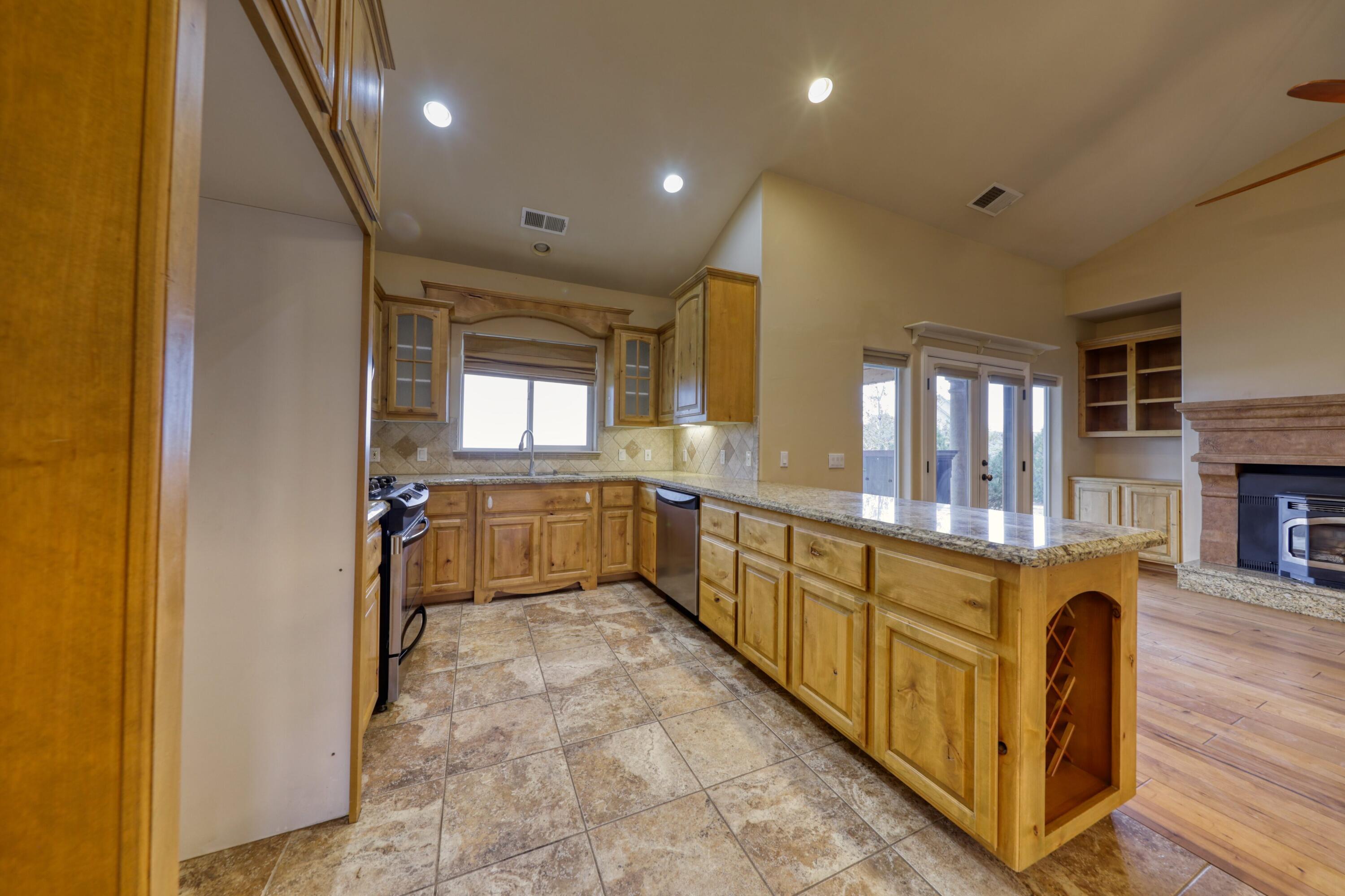24281 Jacaranda Drive Tehachapi, CA 93561 - Photo 9 of 54 a large bathroom with a large tub and sink
