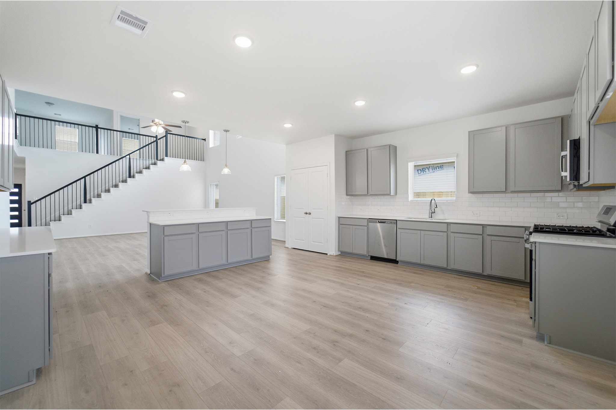 8015 Jasper Mdws Way Angleton, TX 77515 - Photo 9 of 34