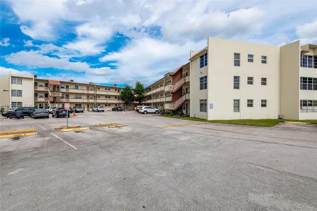 $179,900 | 1481 Northeast Miami Gardens Drive, Unit 267, Miami, FL 33179
