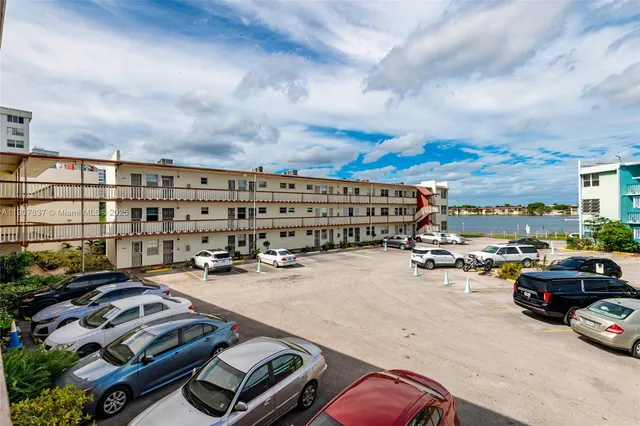 $179,900 | 1481 Northeast Miami Gardens Drive, Unit 267, Miami, FL 33179