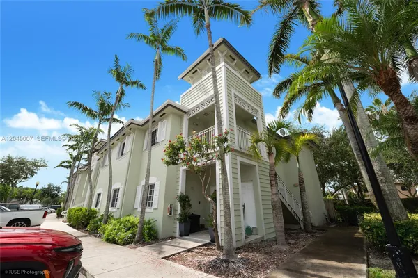 $2,100 | 2630 Northeast 3rd Drive, Unit 204, Homestead, FL 33033
