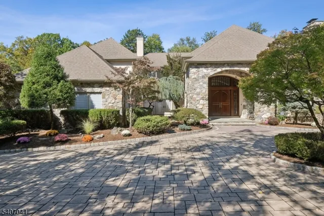 $3,295,000 | 4 Grasmere Court, Livingston, NJ 07039