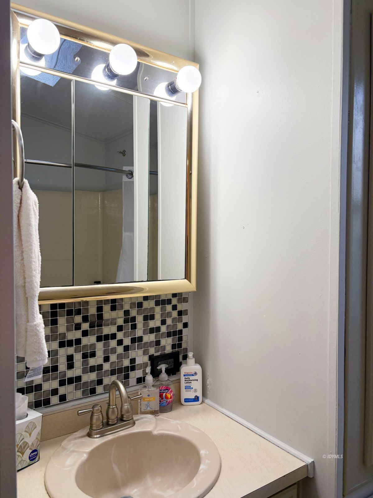 25955 Highway 243, Unit 1 Idyllwild, CA 92549 - Photo 11 of 33 Bathroom