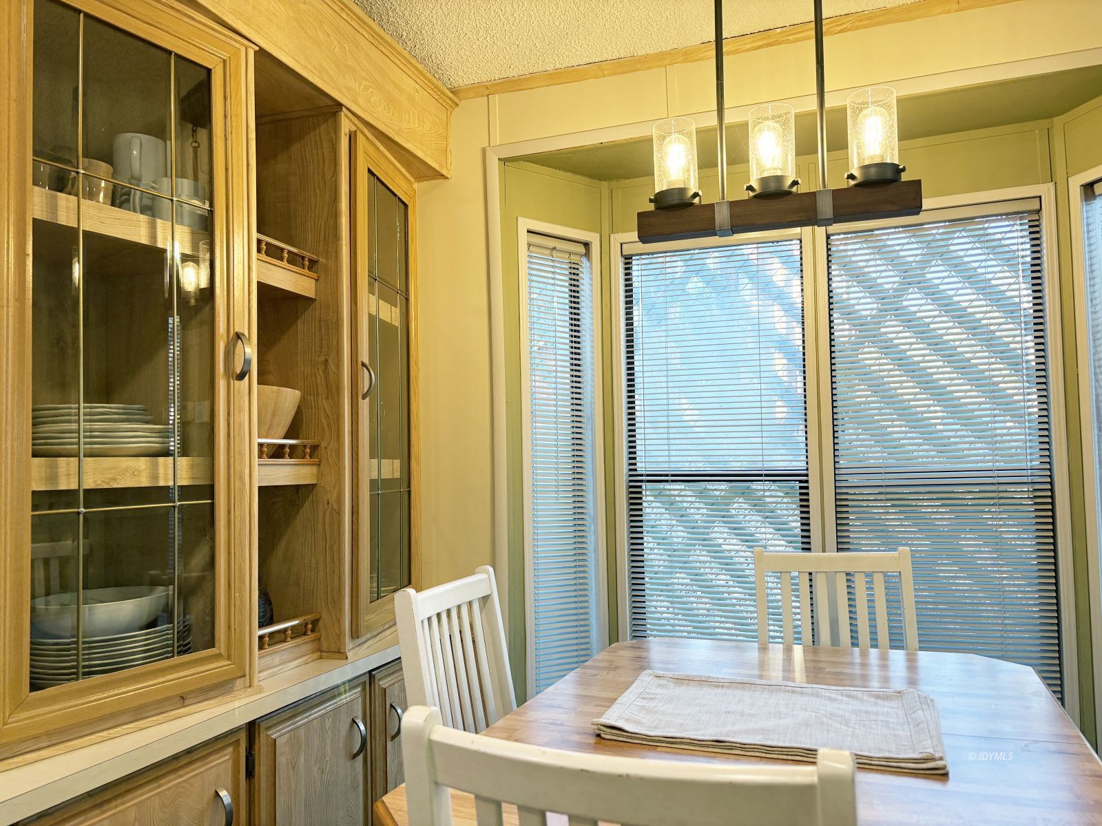 25955 Highway 243, Unit 1 Idyllwild, CA 92549 - Photo 14 of 33 Dining Area and Hutch