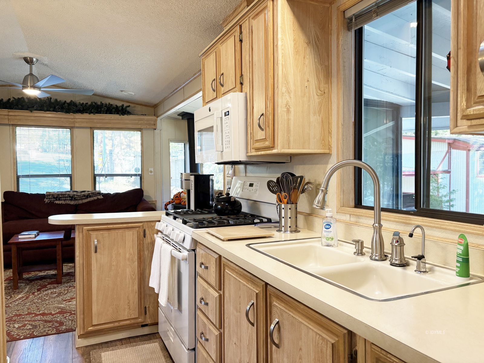 25955 Highway 243, Unit 1 Idyllwild, CA 92549 - Photo 10 of 33 Kitchen