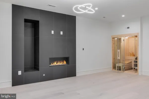 a view of a livingroom with a hall