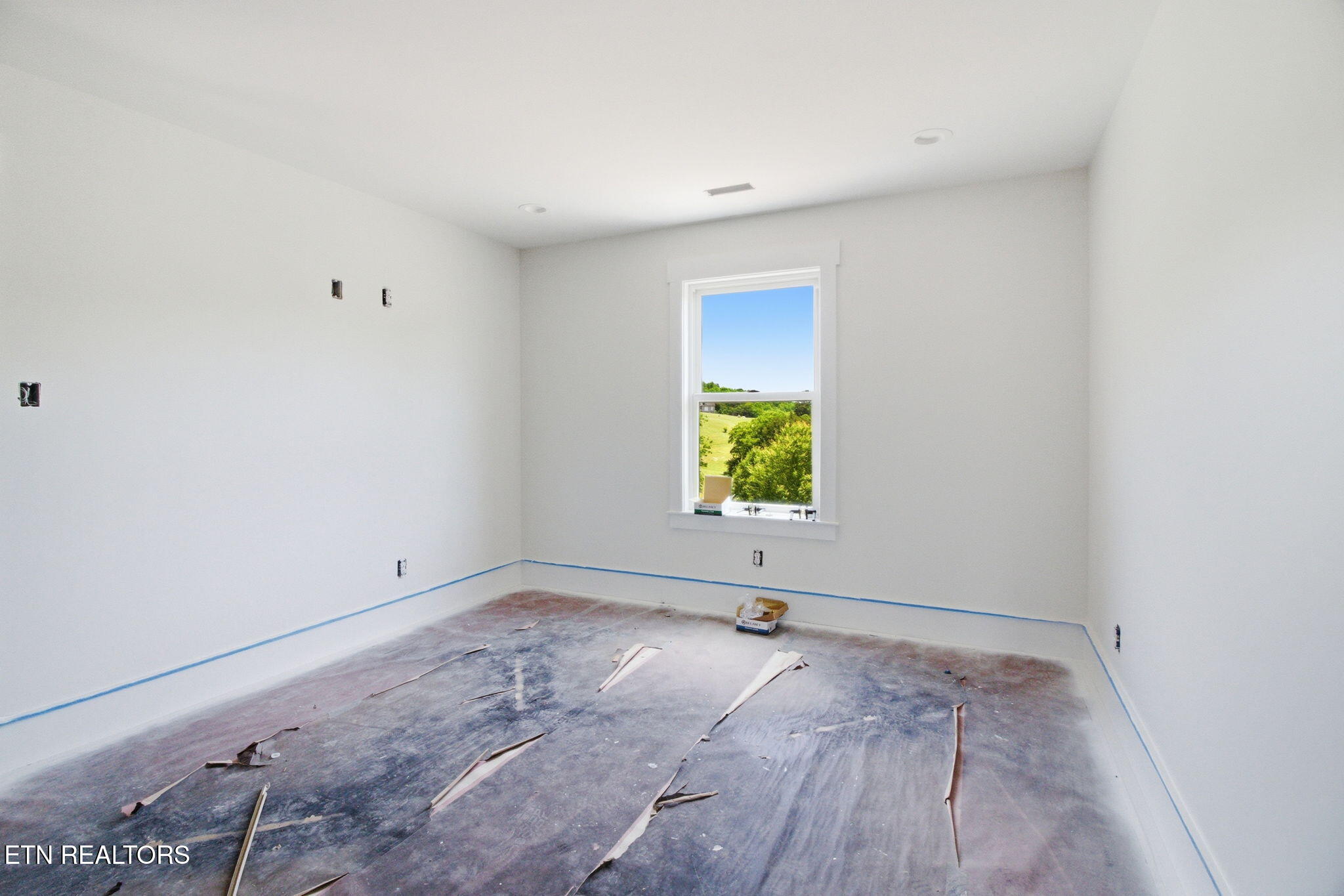 467 Laurel Road Clinton, TN 37716 - Photo 28 of 32 467 Laurel Rd_Bedroom 3